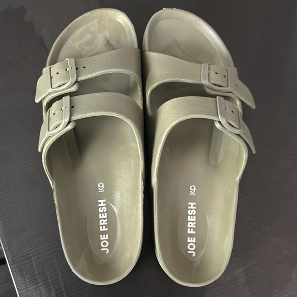 Joe Fresh Slip On Sandals Size 9 - Picture 2 of 3